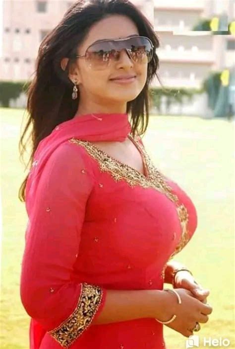 unty boobs|Cleavage of aunties & desi girls 